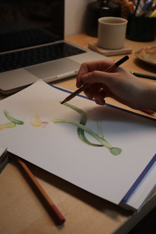 ノートに手描きする穏やかな時間